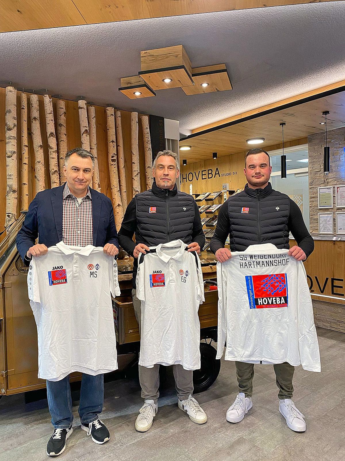 Herrenmannschaft der SpVgg Weigendorf im HOVEBA-Trikot