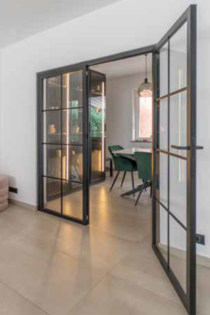 Loft-Schiebetür aus Stahl und Glas