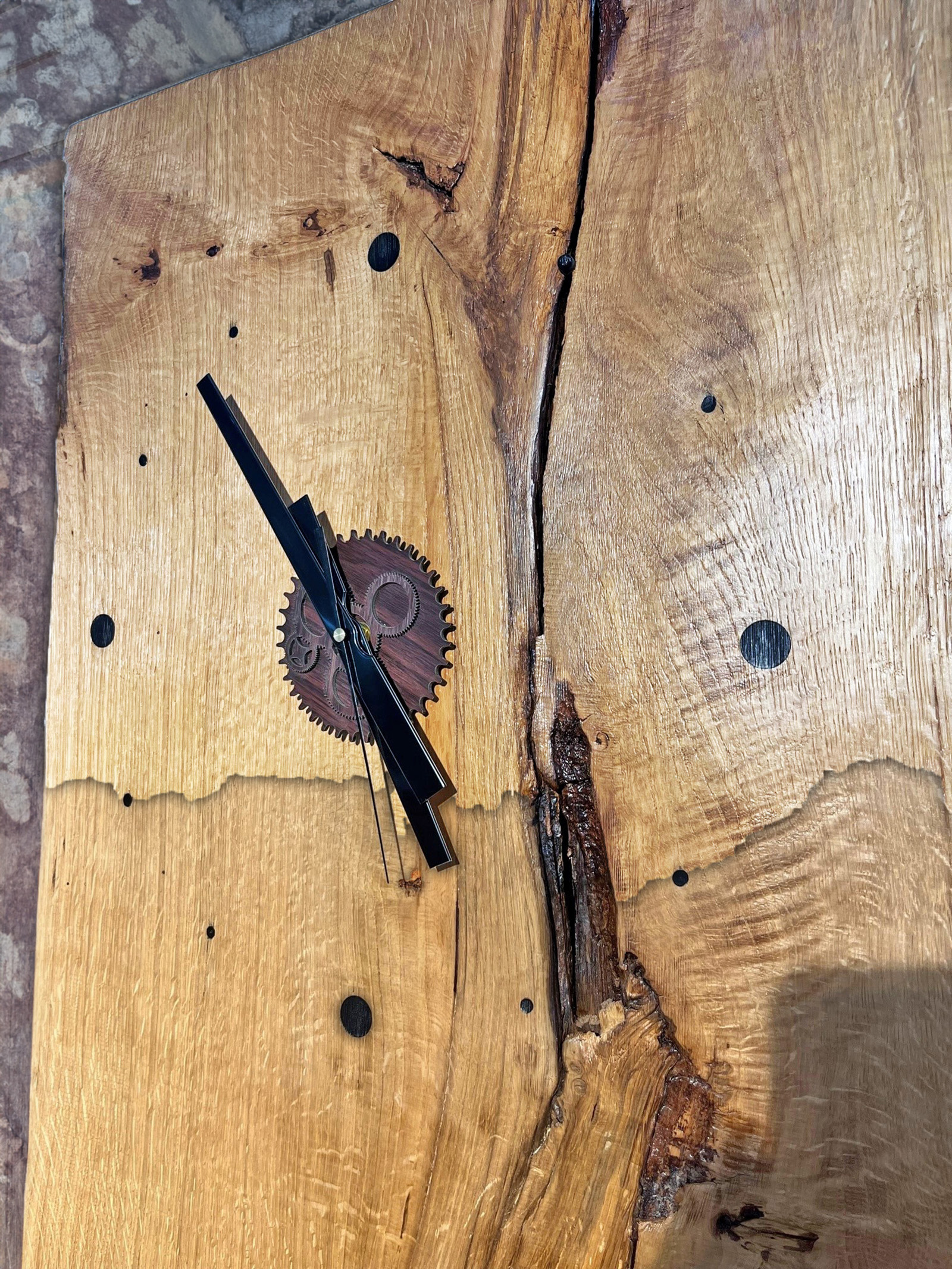 Garderobe mit Uhr