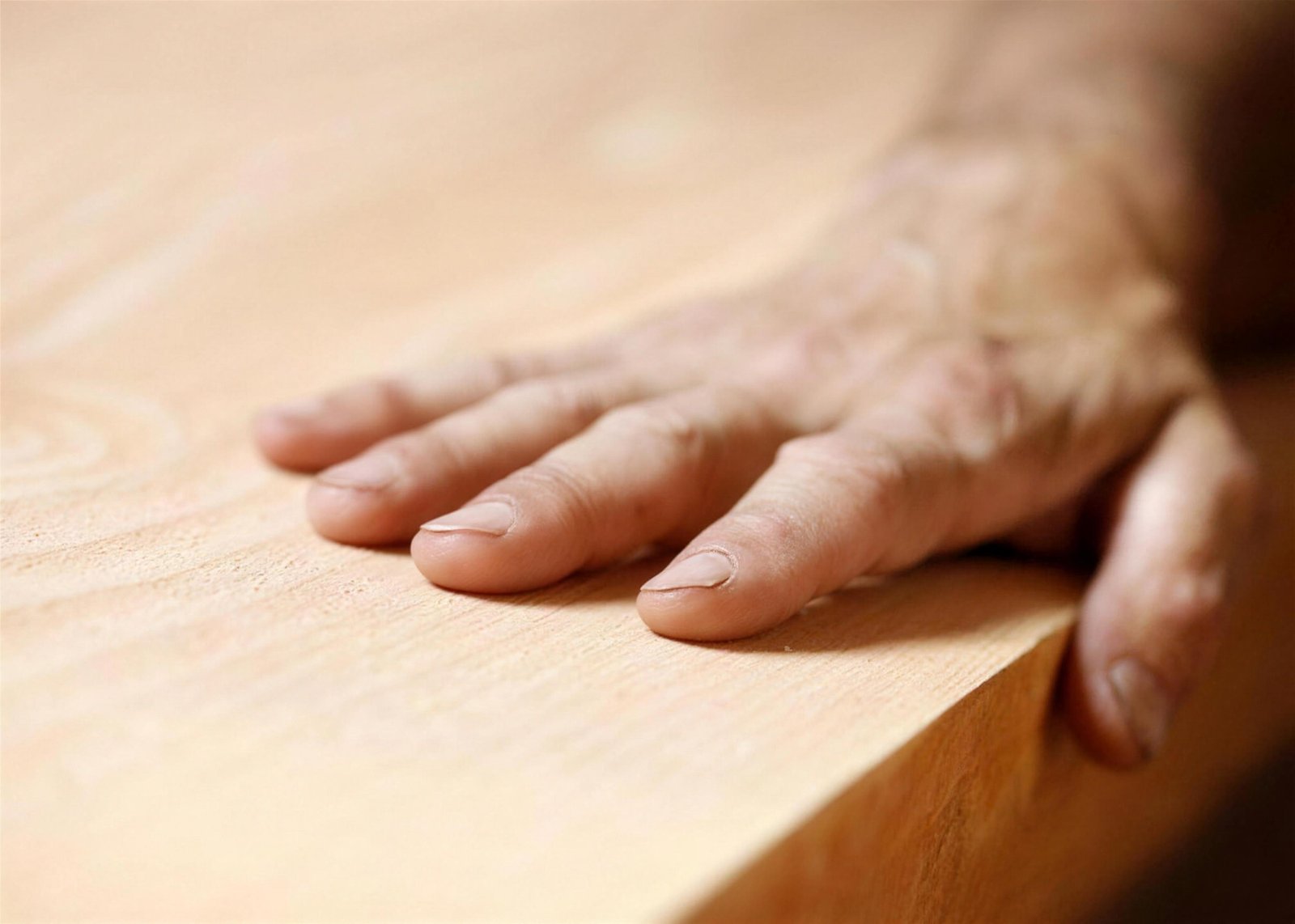 Holztür mit Klarlack